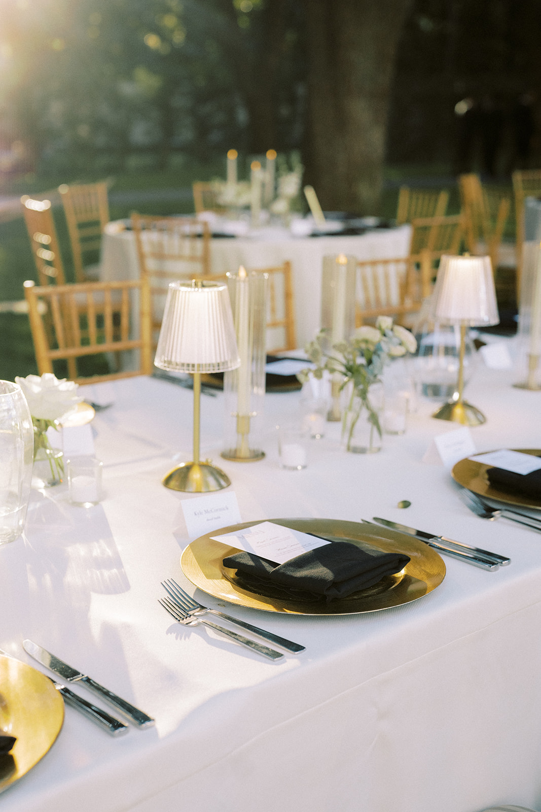 Quiet Luxury Weddings: Understated Venues, Organic Florals & Tonal Palettes